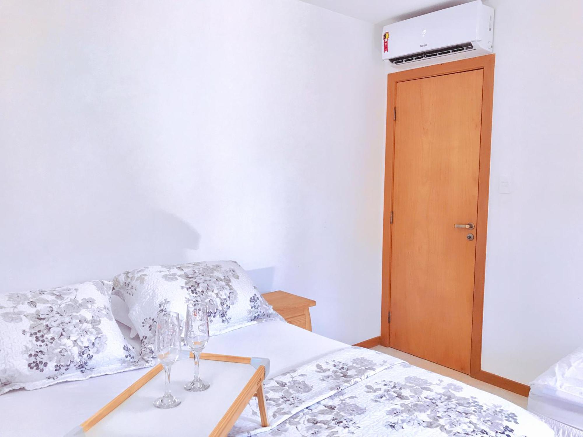 Apartamento Amplo Com Varanda Aconchegante - 10 Min A Pe Da Vila De Praia Do Forte *