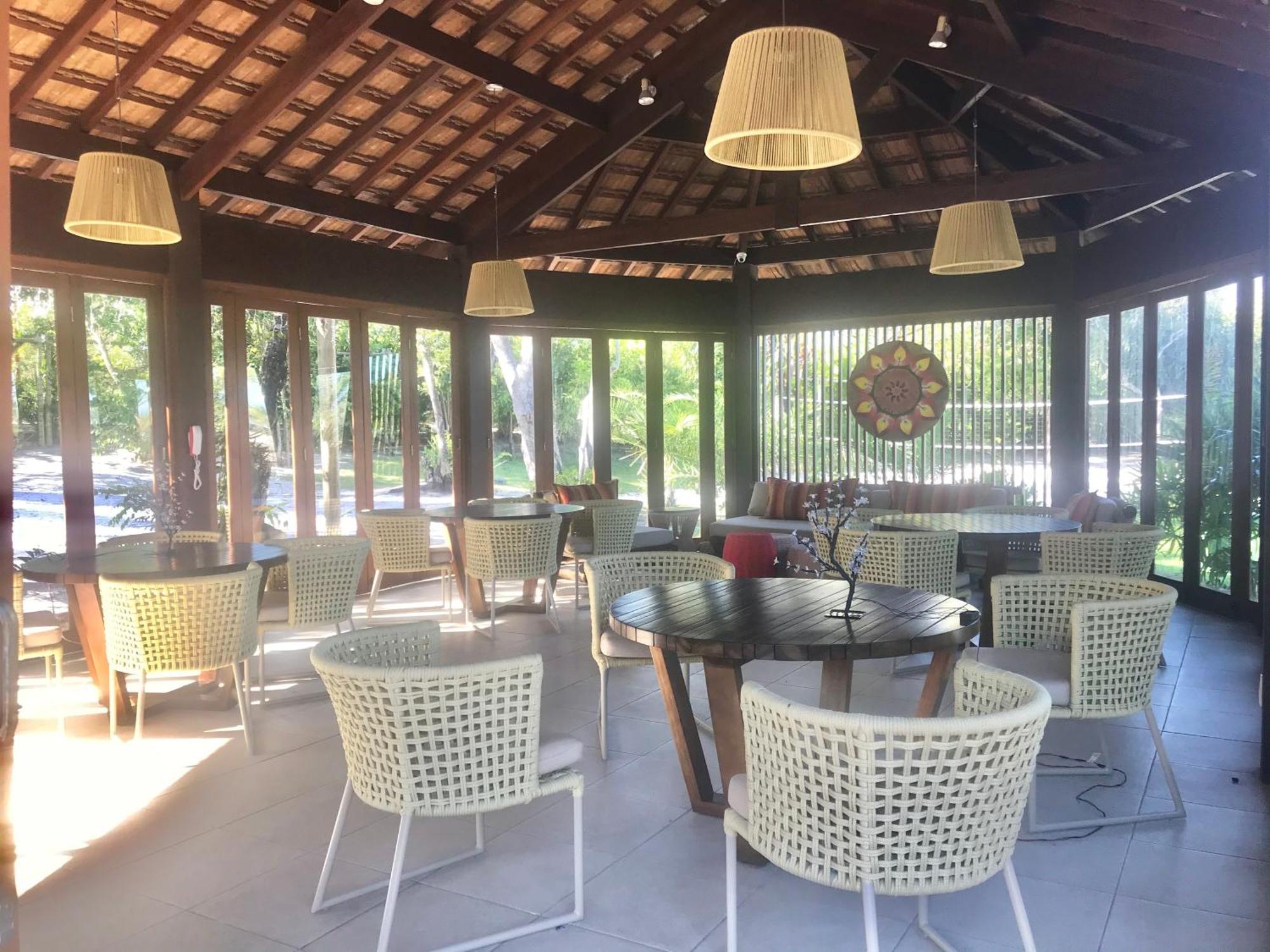 Apartamento Amplo Com Varanda Aconchegante - 10 Min A Pe Da Vila De Praia Do Forte Apartment *