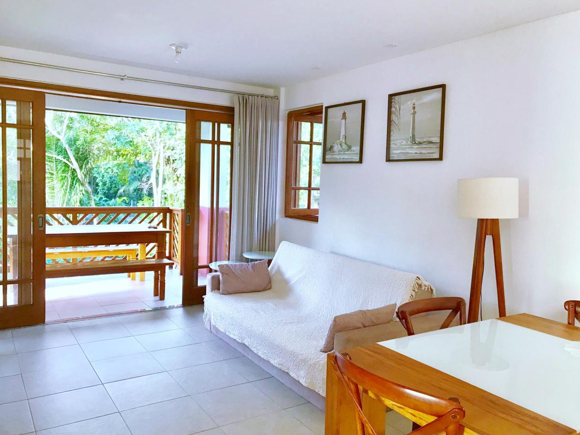 Apartamento Amplo Com Varanda Aconchegante - 10 Min A Pe Da Vila De Praia Do Forte Apartamento