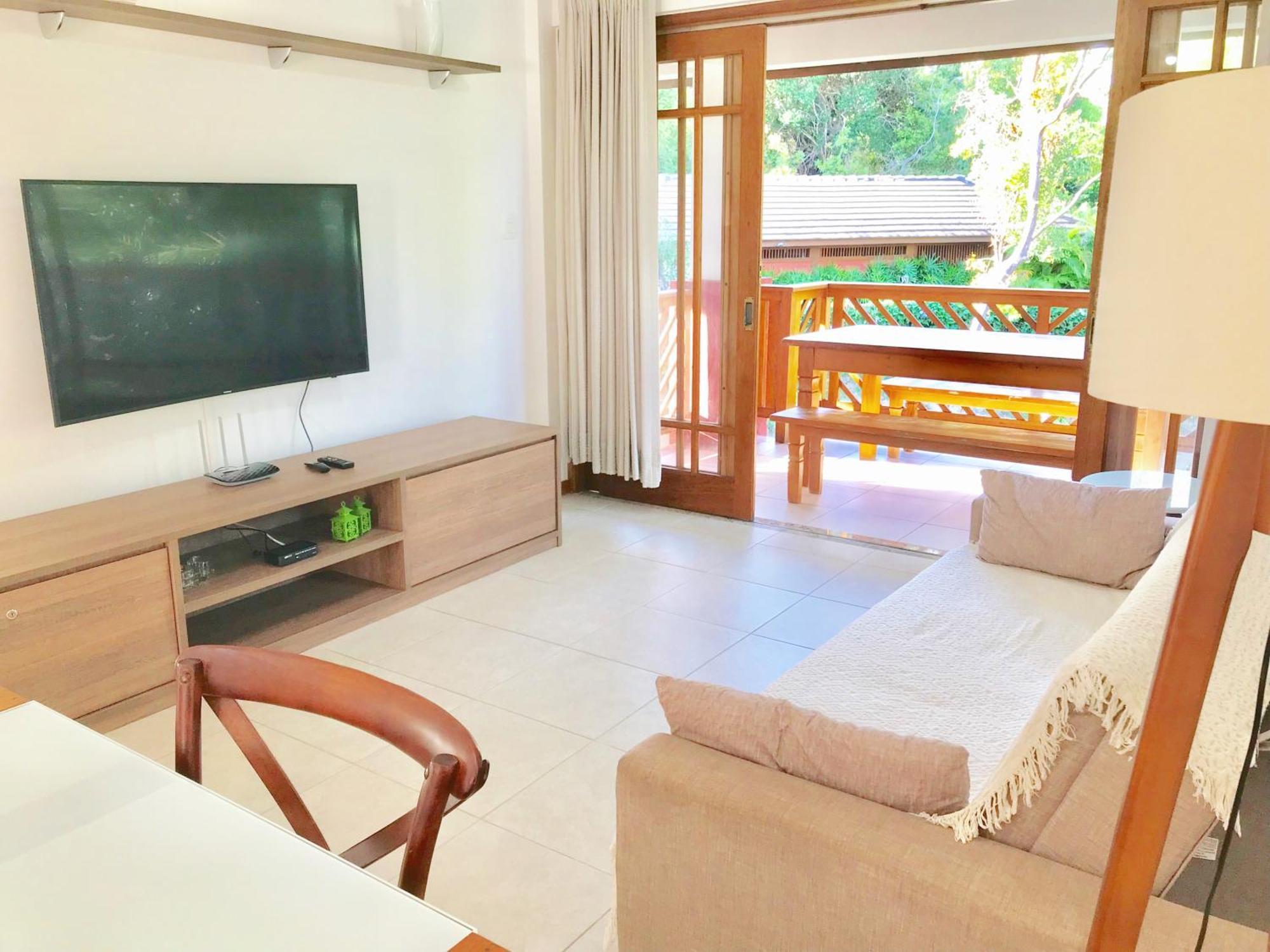 Apartamento Amplo Com Varanda Aconchegante - 10 Min A Pe Da Vila De Praia Do Forte Apartamento